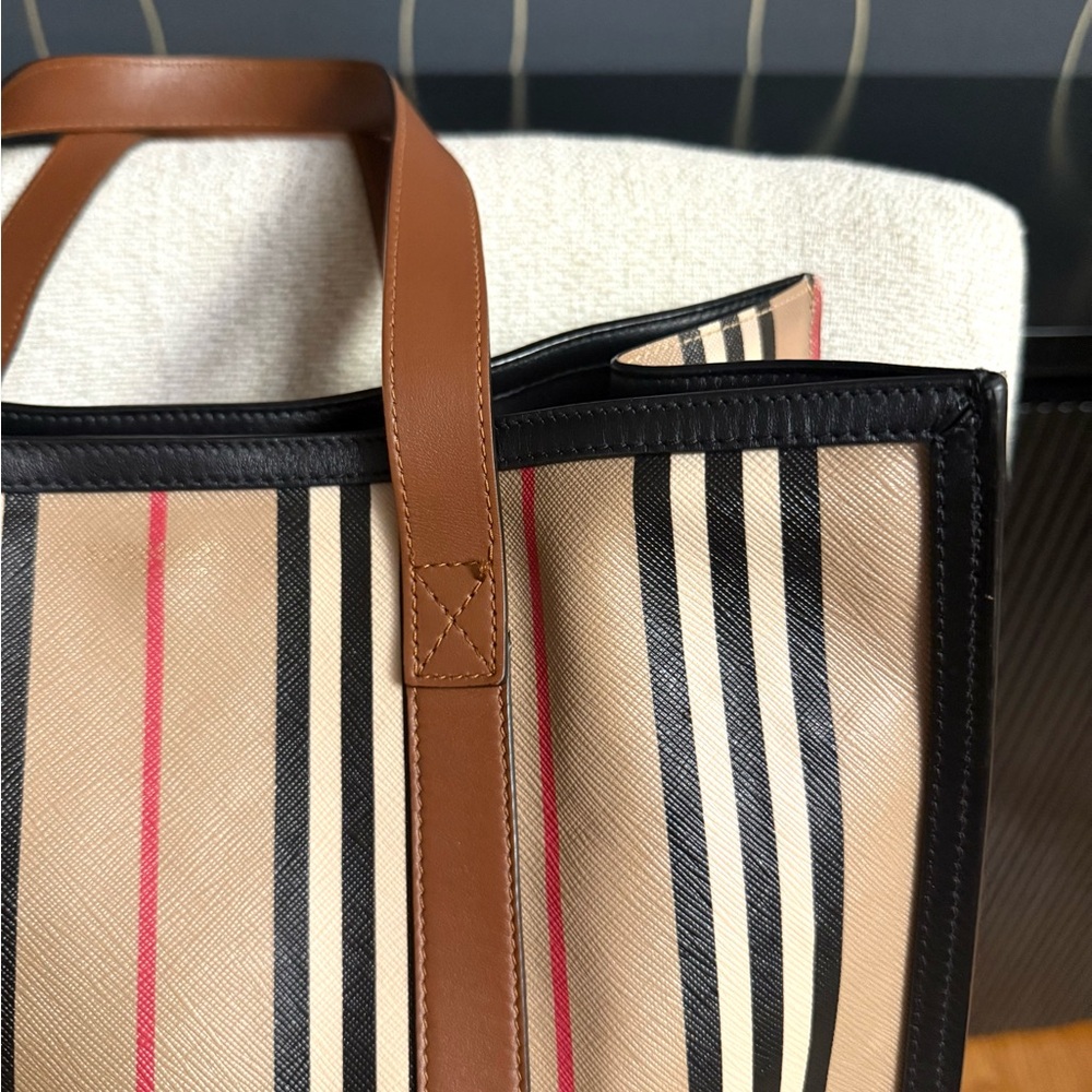 Authentic Burberry Icon Stripe E-Canvas Portrait Tote bag - Picture 10 of 16